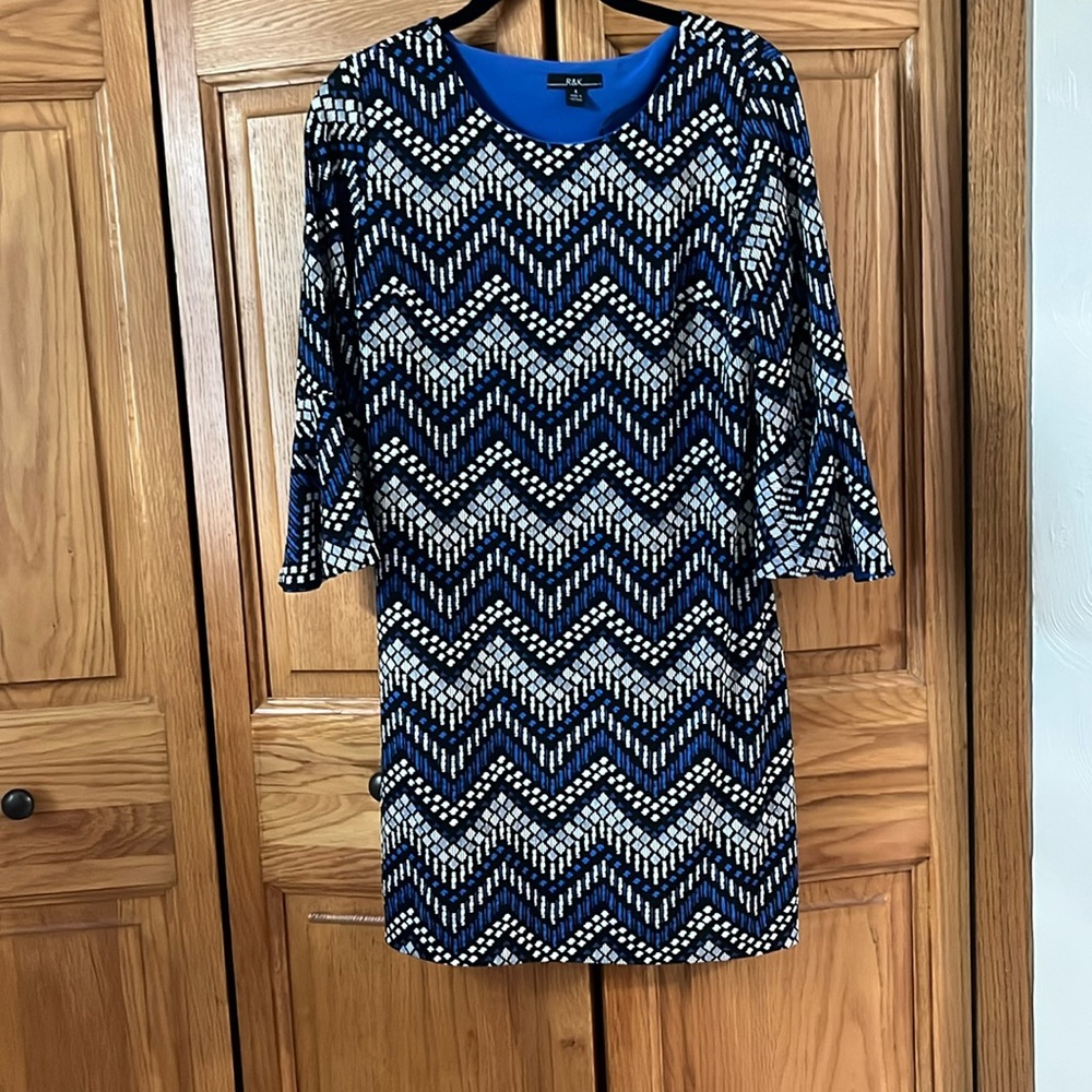 Size 4 - Picture 1 of 6